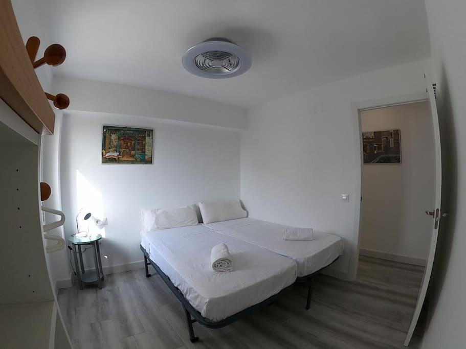 Roch - Stylish Apartment Near Metro Seville Exterior photo