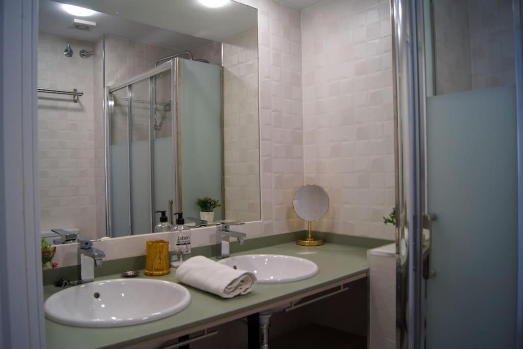 Roch - Stylish Apartment Near Metro Seville Exterior photo