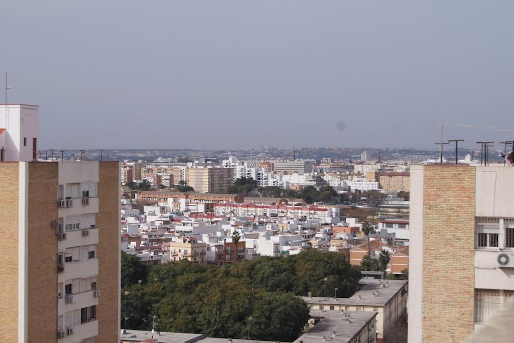Roch - Stylish Apartment Near Metro Seville Exterior photo